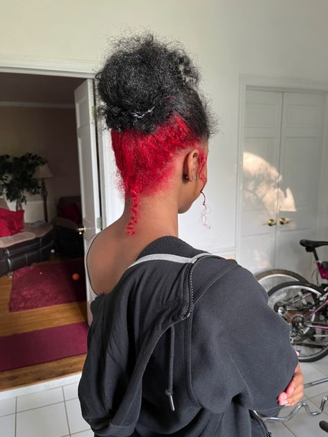 Red Peekaboo Hair Black Women, Red And Black Peekaboo Hair Curly, Half Red Half Black Hair Black Women, Red Under Dye Curly Hair, Peekaboo Hair Color Black Women Red, Black With Red Peekaboo Hair, Red Hair Dye Ideas Black Women, Dyed Back Of Hair, Half Red Half Black Hair Curly