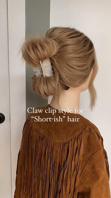 Ways To Style A Claw Clip Short Hair, Easy Updos For Medium Long Hair, Medium Length Hair Clip Hairstyles, Claw Clip For Shoulder Length Hair, Easy Messy Bun For Medium Length Hair, Hair Scarf With Claw Clip, Medium Length Hair With Claw Clip, Hair Claw For Short Hair, Claw Clip With Ponytail