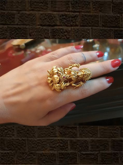 Girly Rings, Big Earrings Gold, Goddess Ring, Huge Rings, Gold Jewels Design, Gold Jewelry Outfits, New Gold Jewellery Designs, Gold Earrings Models, Bridal Jewellery Design