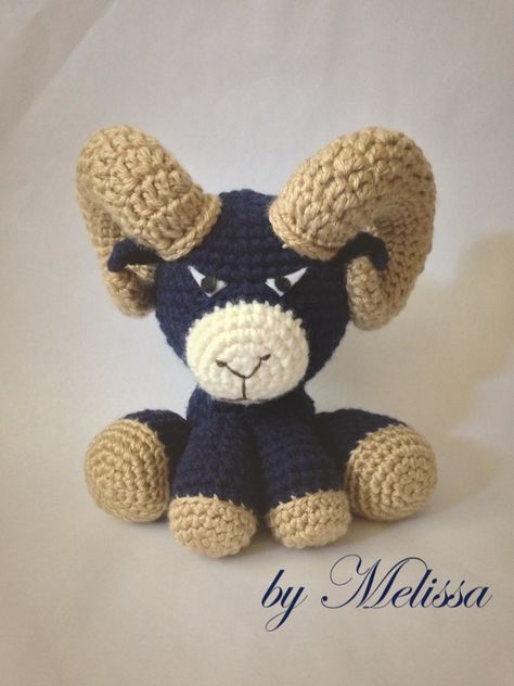 Even though its a stuffed animal, I know my man will love it.. :) Crochet Farm Animals, Art Inspiration Ideas, Crochet Sheep, Knitted Animals, Crochet Animal Patterns, Crochet Applique, Yarn Projects, Crochet Chart, Animal Pillows