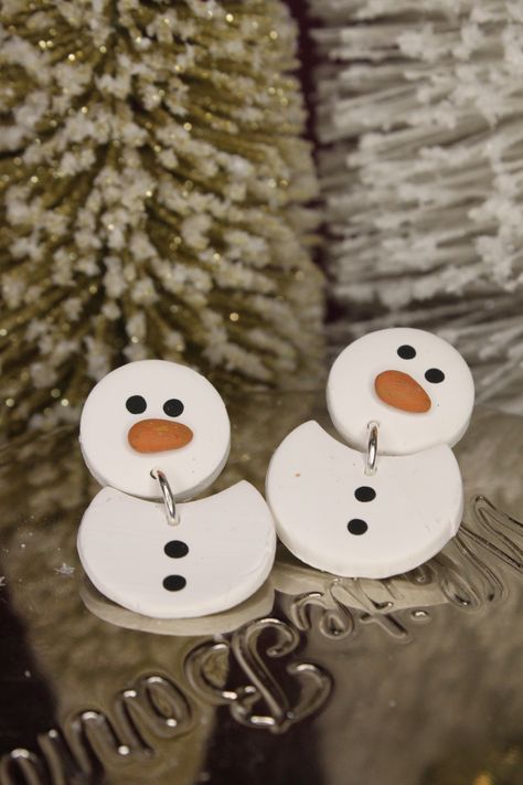 Winter Clay Earring Ideas, Christmas Ornament Clay Earrings, Polymer Clay Winter Earrings, Polymer Clay Snowman Earrings, Polymer Clay Christmas Snowman Earrings, Precious Metal Clay Jewelry, Polymer Clay Flower Jewelry, Diy Earrings Polymer Clay, Christmas Clay