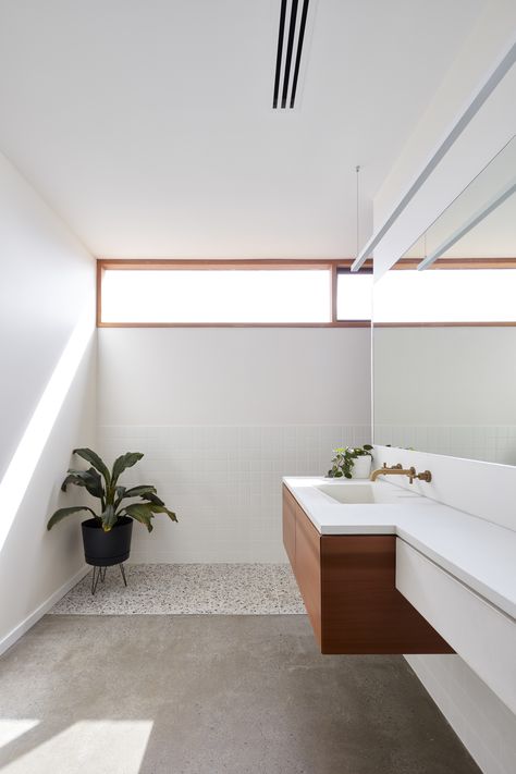 SKY/ Bathroom With Sky Light, Bathroom Concrete, Open Sky Bathroom, Concrete Bathroom Floor, Concrete Floor Bathroom, Shower Sky Light, Polished Concrete Floors, Bathrooms With Sky Lights, Shower With A Skylight