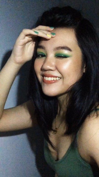 Nails Green And Yellow, Make Up Green, Kohl Makeup, Eyeshadow Green, Makeup Ulzzang, Green Eyeshadow Look, Makeup Asian, Eye Makeup Images, Euphoria Makeup