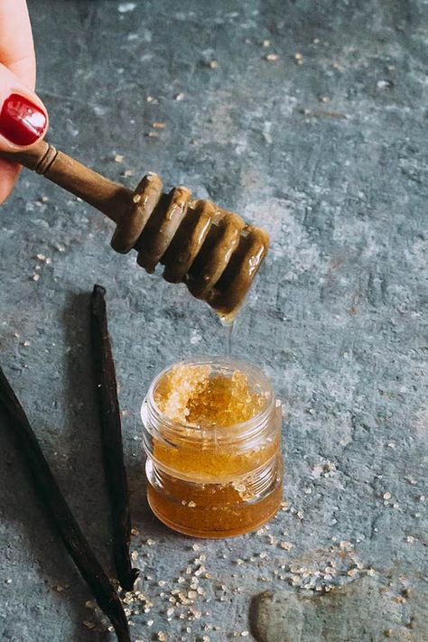 vanilla-honey-lip-scrub Lip Scrub With Honey, Honey Lip Scrub, Diy Vanilla, Face Scrub Recipe, Beauty Tips With Honey, Lip Pencil Colors, Homemade Facial, Vanilla Honey, Lip Scrub Recipe