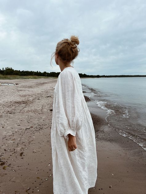 Linen Summer Outfits, Midi Dress Outfit, Sassy Outfit, Fairytale Photography, Mom Style, Modest Outfits, Primavera Estate, Stockholm, Outfit Inspirations