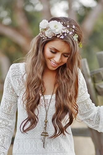 Gorgeous Blooming Wedding Hair Bouquets ★ Bohemian Wedding Hair, Boho Chique, Flower Crown Hairstyle, Boho Wedding Hair, Boho Beautiful, Bohemian Hairstyles, Boho Chic Wedding, Wedding Dress Pictures, Wedding Hair Flowers