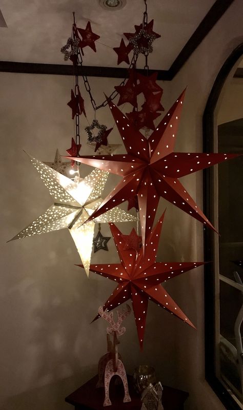 Christmas Stars Hanging From Ceiling, Grinch Decorations, Lights For Christmas, Hygge Christmas, Christmas Paper Crafts, New Year's Crafts, Christmas Lovers, Office Christmas, Christian Christmas