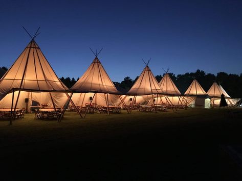 Grand Canyon Camping, Camping In Maine, Under Canvas, Glamping Weddings, Wisconsin Camping, Yellowstone Camping, Glamping Resorts, Luxury Glamping, Glamping Site