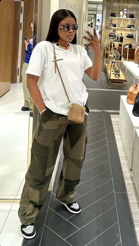 Tomboy Outfits Summer, Cargo Outfits, Cargo Pants Outfits, Basic Streetwear, Outing Outfit, Cheap Gucci, Creative Fashion Photography, Jesus Love, Tomboy Outfits