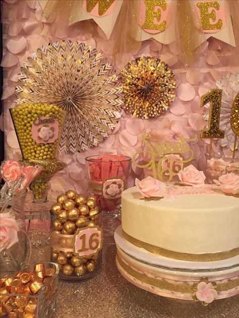 Pink and Gold Candy Table Gold Candy Table, Table Beige, Gold Candy, Candy Table, Gold And Pink, Sweet Table, Sweet 16, Pink And Gold, Birthday Cake