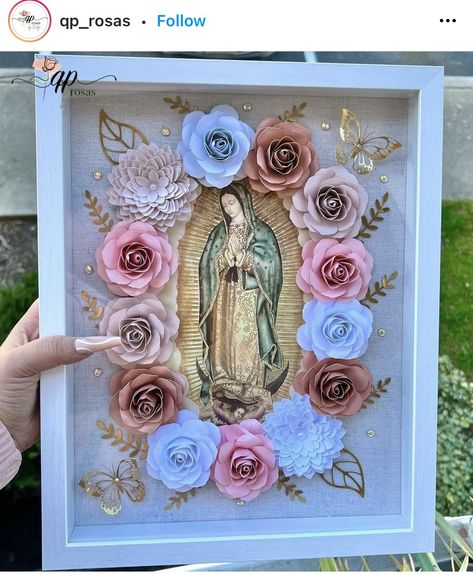 Virgencita Altar At Home, Virgencita Shadow Box Ideas, Virgin Mary Shadow Box With Flowers, Ideas Para Manualidades, Dia De Los Muertos Decorations Ideas, Diy Cake Topper Birthday, Shadow Box Gifts, First Communion Decorations, Communion Decorations