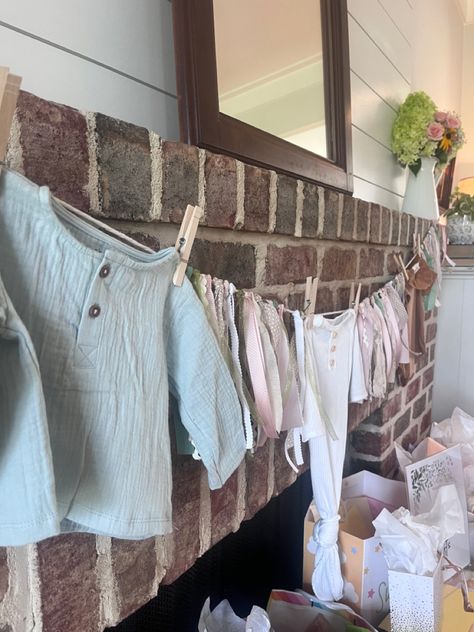 Hanging Onesies Decor, Onsie And Bib Station, Onesie Clothes Line Shower Ideas, Onesie Baby Shower Garland, Onesie Garland, Onesie Garland Boy, Baby Shower Decor Ideas, Shower Decor Ideas, Baby Shower Clothes