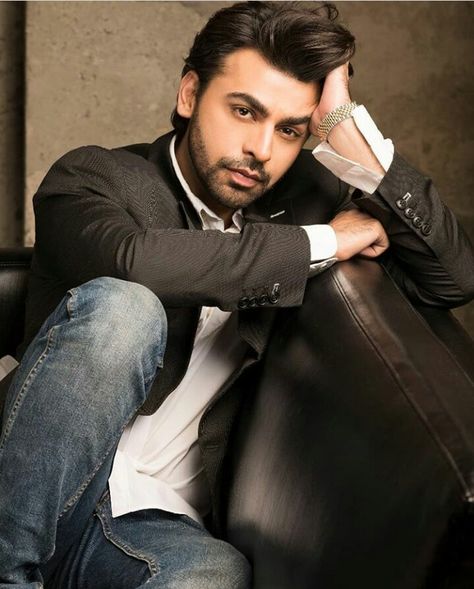 Pakistani Actors Male, Dreamy Proposal, Farhan Saeed, Suno Chanda, Pakistani People, Pakistani Actors, Feroz Khan, Iqra Aziz, Story Love