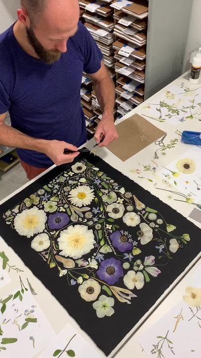 Flower Press Studio on TikTok Flower Press Studio, Ib Art, Flower Pressing, Pressed Flower Crafts, Flower Press, Flower Business, Black Flower, Pressed Flower, Art Portfolio