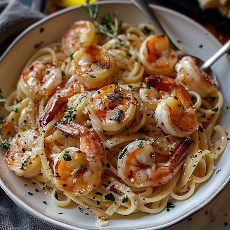 Garlic Butter Shrimp Scampi Linguine Recipe - Simply Recipes - Fewer Worries, More Delight Seafood Linguine Recipe Tomato, Linguine And Shrimp Recipes, Scampi Butter Recipe, Best Shrimp Scampi Recipe, Garlic Butter Shrimp Scampi, Shrimp Linguini, Shrimp Scampi Linguine, Seafood Pasta Dishes, Seafood Linguine