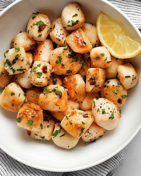 Bay Scallops Sauteed, How To Cook Bay Scallops, Recipes With Bay Scallops, Bay Scallop Recipes Healthy, Frozen Bay Scallop Recipes, Mini Scallops Recipe, Bay Scallops Dinner Ideas, Baby Scallops Recipe, Baby Scallop Recipes