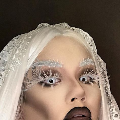 s e r i n a on Instagram: "The Ghost of Christmas Past 🕯⛓ I’ve been wanting to do this look for foreverrrr and I kept putting it off so now I’m going to try to squeeze in the Ghost of Christmas Present 🎄and the Ghost of Christmas Yet to Come 💀 before Christmas! Lol wish me luck 🙏🏼 ib: @danielzrofl / @lindsay.sko face: @hudabeauty @hudabeautyshop #fauxfilter skin finish foundation stick in creme brûlée @tartecosmetics #shapetape concealer in light neutral @catrice.us @catrice.cosmetics m Panto Costumes, The Ghost Of Christmas Present, The Ghost Of Christmas Past, Ghost Makeup, Ghost Of Christmas Present, Red Ghost, Ghost Bride, Christmas Ghost, Ghost Of Christmas Past