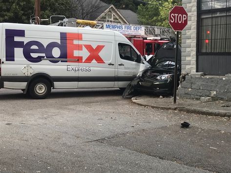 Fedex Truck Accident, Fedex Accident, Fedex Accident Proof, Fedex Delivery Package, Fedex Truck, Atm Bank, Dynamic Wallpaper, Police Chase, Car Low