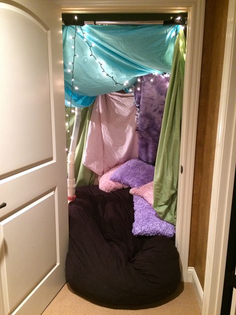 >>you're never too old to transform a closet into a blanket fort<< Fort Room Ideas, Closet Fort, Bedroom Fort, Fort Ideas, Blanket Forts, Kids Play Furniture, Kids Furniture Design, Kids Forts, Pretty Blankets