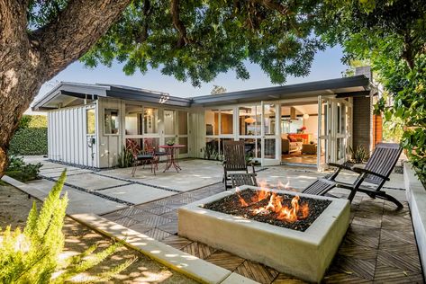 Long Beach Cliff May house with a pool for sale for $906K - Curbed LA Cliff May Homes, Cliff May, Storage Inspiration, Midcentury Home, Clerestory Windows, Small Bedroom Designs, White Exterior, Outdoor Living Patio, Fancy Rings