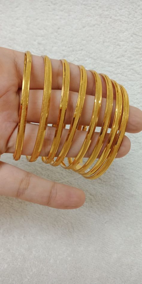 Gold Bangles Design For Daily Use, Bangles Jewelry Designs Gold, Pure Gold Jewellery, Gold Jewelry Outfits, Gold Bangles For Women, Bangles For Women, Bangles Design, Bangles Jewelry Designs, Gold Bangles Design