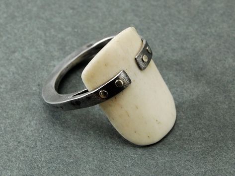 Rivet Jewelry, Riveted Ring, Jump Ring Jewelry, Jewellery Craft, Rock Rings, Bone Ring, Simple Silver Jewelry, Studio Jewelry, Sculptural Jewelry