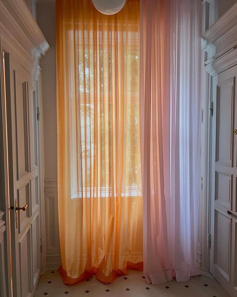 Add some sophistication to your home with flowy curtains and drapes. Your interior style will thank you. Flowy Curtains, Green Room Ideas Bedroom, Sheer Curtains Bedroom, Sheers Curtains Living Room, Pink Sheer Curtains, Yard Kitchen, Bedroom Children, Orange Curtains, Unique Curtains