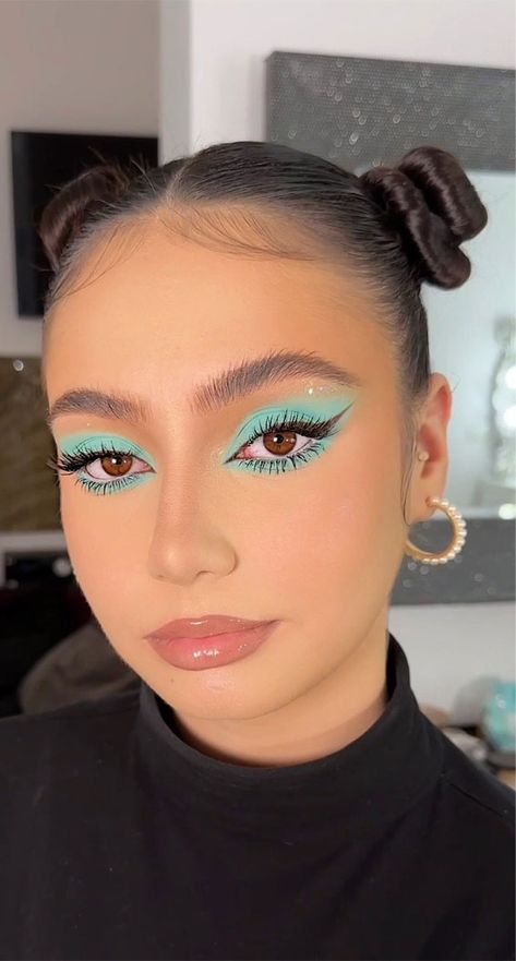 Eye Makeup Looks Natural, Neon Green Eyeshadow, Eyeshadow Looks For Brown Eyes, Easy Eyeshadow Looks, Eyeshadow Brown Eyes, Crazy Eyeshadow, Makeup Looks Colorful, Colorful Eyeshadow Looks, Looks Neon