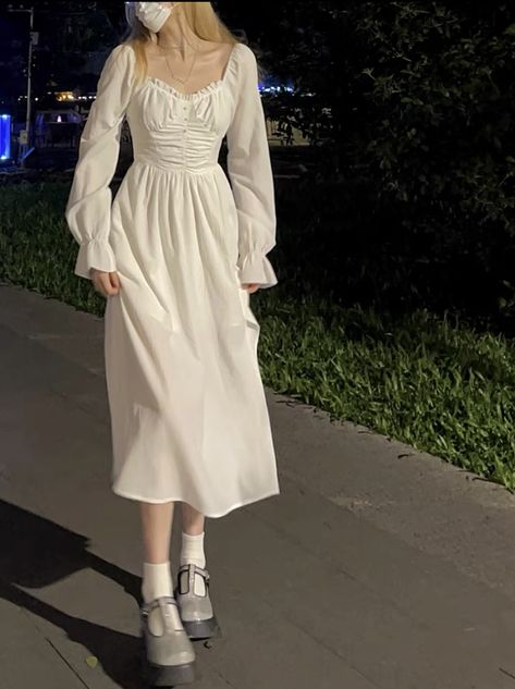 Modest Clothing For Summer, Flowy Outfits Summer, Cute Flowy Dress, Soft Flowy Outfits, White Flowy Dress Outfit, Modest Dresses Aesthetic, Pretty Dresses Casual Simple, Flowy Clothes Aesthetic, Pretty Modest Dresses