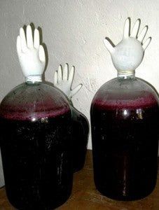 Grape Wine Recipe, Wine Making Recipes, Homemade Wine Recipes, Mead Recipe, Homemade Alcohol, Wine Names, Homemade Liquor, Liquor Recipes, Grape Wine