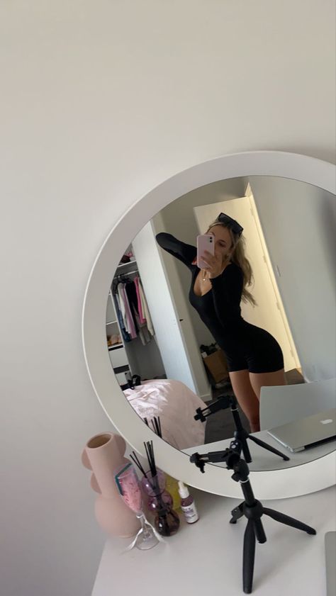 #fit #fashion #aesthetic #tiktok Blonde Mirror Pic, Mirrior Selfies, Catfish Pics, Blonde Selfies, House Party Outfit, Vibe Instagram, Hair Mirror, Pretty Blonde Hair, Blonde With Blue Eyes