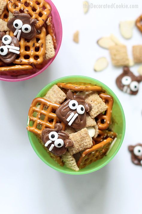 Groundhog day snack mix, a cute and fun treat to serve on Groundhog Day. Video how-tos included. Great classroom treat idea for this Winter holiday. Groundhog Day Treats, Groundhog Day Food, Groundhog Day Snacks, Ground Hogs, Ice Cream Sundae Bar, Punxsutawney Phil, Sundae Bar, Healthy Cat Treats, Groundhog Day