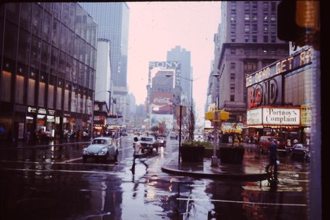 Times Square (1970s) Nyc 1970s Aesthetic, Nyc History, Autumn In New York, 42nd Street, Parisian Life, Ny City, Vintage New York, New York State, New York Street