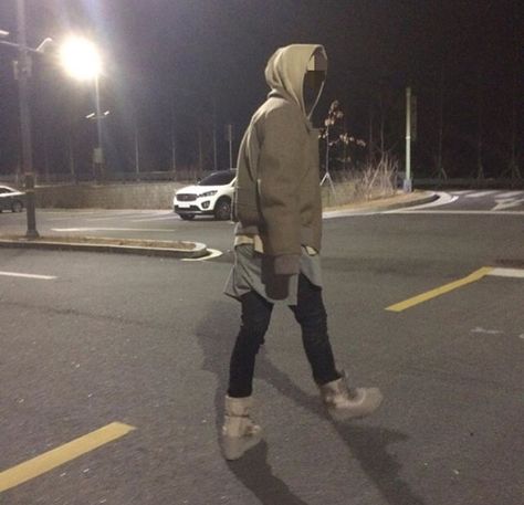 Night Creature on 950's Yeezy 950 Outfit Men, Dont Kill My Vibe, Creatures Of The Night, Street Wear Urban, My Vibe, Urban Fashion, Winter Jackets, Normcore, Street Wear