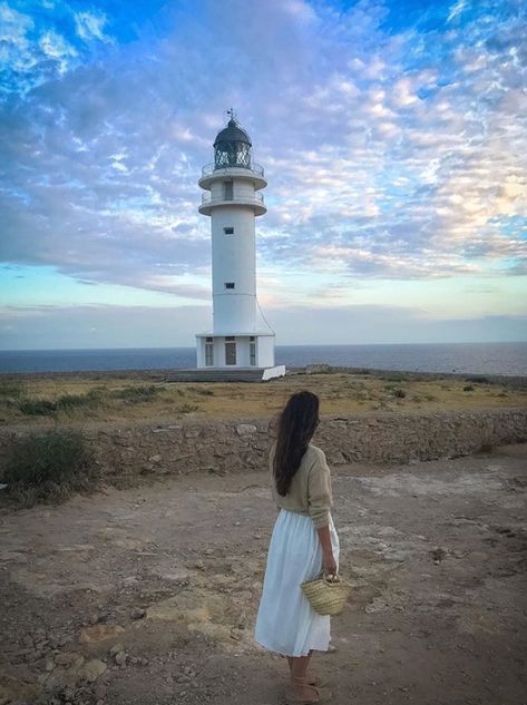 Light House Photoshoot, Cape Cod Photoshoot, Lighthouse Photoshoot Ideas, Lighthouse Senior Pictures, Lighthouse Portrait, Lighthouse Photoshoot, Resort Pics, Florida Photos, Reel Dance