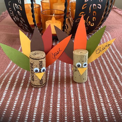 DIY Thanksgiving craft, Thanksgiving place card DI | holiday-seasonal-diys | Michaels Diy Thanksgiving Table Decor, Thanksgiving Place Cards Diy, Thankful Crafts, Turkey Place Cards, Craft Thanksgiving, Turkey Crafts Kids, Diy Place Cards, Place Settings Thanksgiving, Thanksgiving Crafts Diy