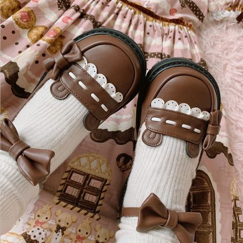 Choco Girl, Choco Biscuit, Y2k Fashion Aesthetic, Kawaii Shoes, Shoes Vintage, Taffy, Sweet Lolita, J Fashion, Cute Bear