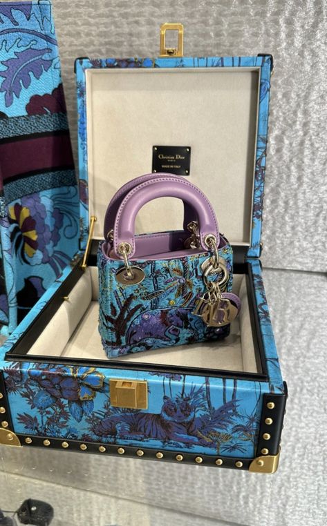 Bag Expensive, Glamorous Hand Embellished Luxury Bags, Rare Luxury Bags, Luxury Victorian Style Bags, Luxury Glamorous Hand-embellished Bags, Luxury Designer Purple Bag, Luxury Elegant Flower-shaped Bags, Most Expensive Bag, Flipagram Instagram