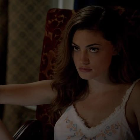 Phoebe Tonkin Vampire Diaries, Hayley Tvd, Phoebe Tonkin H2o, Hailey Marshall, Jaina Solo, Curved Pergola, Hayley Marshall, Witch Core, Beautiful Flower Tattoos