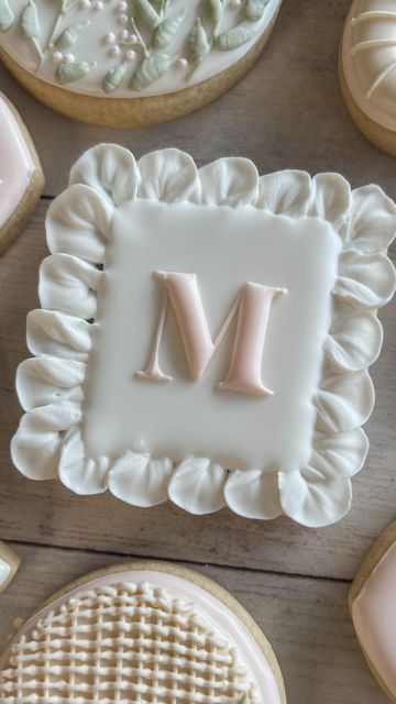 Mother Goose Cookies, Pearl Cookies Decorated, Love Shack Fancy Cookies, Christening Cookies, Monogram Cookies, Best Apple Pie, Sugar Cookie Royal Icing, Baby Shower Deco, Elegant Baby Shower