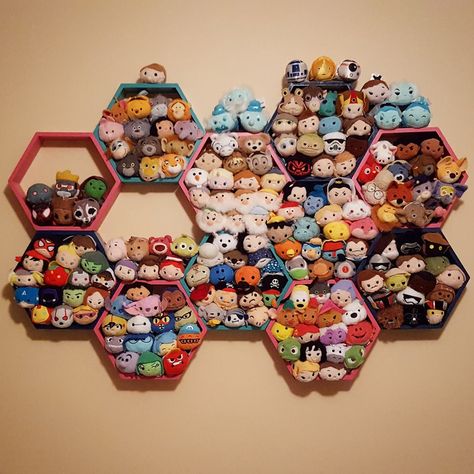 The best way to display my Tsum Tsum plush Tsum Tsum Collection, Plush Display, Disney Playroom, Tsum Tsum Plush, Earrings Holder, Deco Disney, Jewelry Tree Stand, Deco Pastel, Disney Diy Crafts