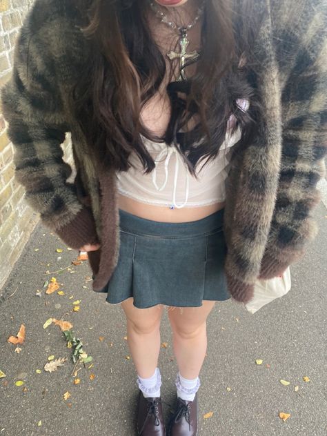 Unif Cardigan Outfit, Unif Ty Cardigan, Unif Cardigan, Cardigan Outfit, Dream Outfits, Brown Outfit, Cardigan Outfits, Cute Everyday Outfits, Cozy Room