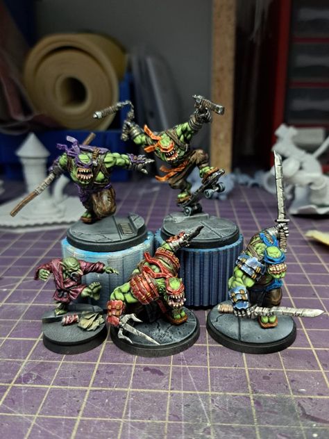 Miniature Sculpting, Hero Forge, Orks 40k, Warhammer Painting, 40k Orks, Books Inspiration, Custom Minifigures, Warhammer Miniatures, Warhammer Figures