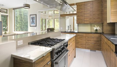 Kitchen Design Tips | Islands, Cooktops, Sinks | Chicago Architects Cooktop Ideas, Island With Cooktop, Kitchen Island With Cooktop, Country Kitchen Island, Island With Stove, Curved Kitchen Island, Kitchen Island With Stove, Kitchen Design Tips, Island Cooktop