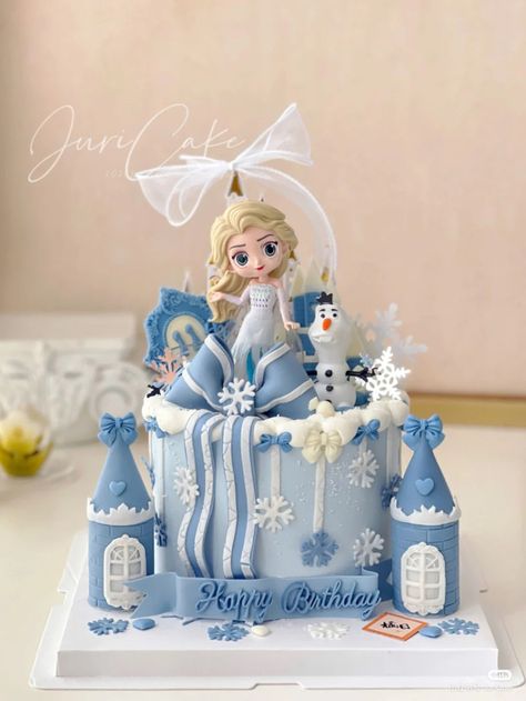 Kue Tart Frozen, Birthday Cake Princess Disney, Elsa Frozen 2 Cake, Elsa Cake Ideas, Disney Princess Cake Ideas, Frozen Cake Designs, Elsa Frozen Cake, Kue Disney, Cake Elsa