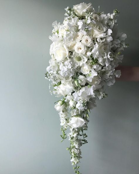 Elegant Flowers Bouquet, Big Bouquet Wedding, Off White Rose Bouquet, Large Cascading Wedding Bouquets, Beautiful Wedding Bouquet, Tear Drop Wedding Bouquet, Extra Large Wedding Bouquet, Drop Bouquet Bridal, Bouquet Wedding Long