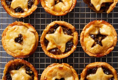 Mini Mince Pies, Mince Pie Recipe, Mince Pie, Christmas Foods, Sous Chef, Delish Recipes, Mince Pies, Food Tasting, Candy Desserts