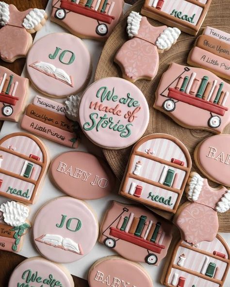 Stack Of Books Cookies Decorated, Book Baby Shower Cookies, Book Club Cookies, Book Cookies Decorated, Book Sugar Cookies, Book Cookies, Book Shower, Book Themed Party, Storybook Baby Shower