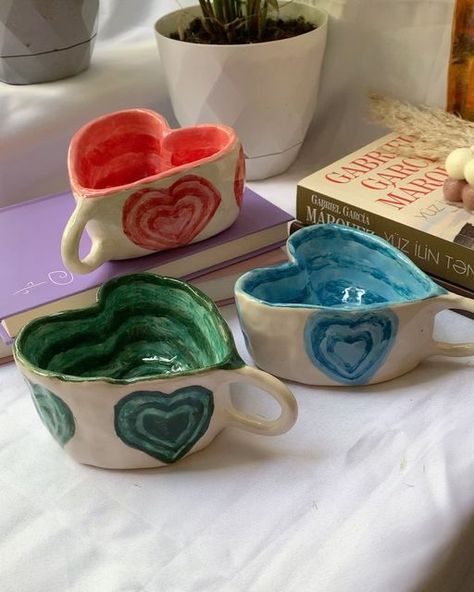 Lavinia Studio on Instagram Easy Pottery Ideas For Beginners, Easy Pottery Ideas, Hand Building Pottery Ideas, Pottery Ideas For Beginners, Hand Building Pottery, Easy Pottery, Make A Mug, Beginner Pottery, Hand Building