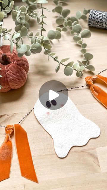 Katie | Crafter and Felt Enthusiast on Instagram: "I’m gearing up for all the Halloween crafting and decor by starting with this simple and sweet little ghost garland today! I love that you can totally customize it… add more ghosts for length, extra ribbons inbetween for more flare, or add some glitter to the bottom just to name a few. What other fun ideas would you add/change to this felt ghost garland👻 *I love using wool-blend felt for projects like this. I order mine from @benziedesign and am never disappointed with the quality. The orange velvet ribbon is from @hobbylobby and I absolutely love it. Also it’s on sale in the fall section which is always a win!" Diy Halloween Garland For Kids, Wool Felt Garland, Paper Ghost Garland, Fall Felt Garland Diy, Fall Felt Crafts Diy Projects, Fall Diy Garland, Halloween Diy Garland, Halloween Crafts Adults, Pumpkin Garland Diy